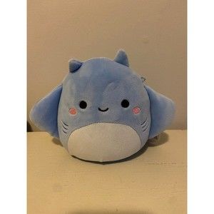 squishmallow lux the stingray